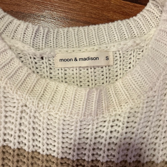 Moon & Madison cropped sweater - Picture 4 of 4